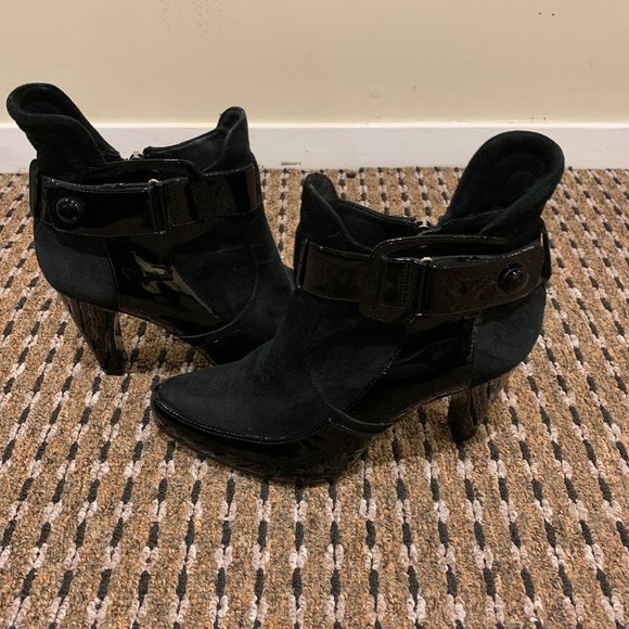 Womens Booties Size 7 - Picture 2 of 4